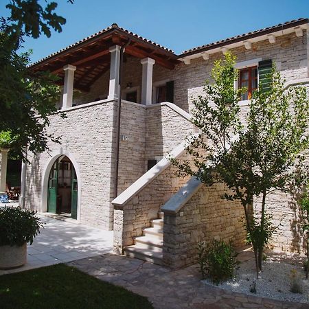 Villa Kringa Tinjan Kültér fotó