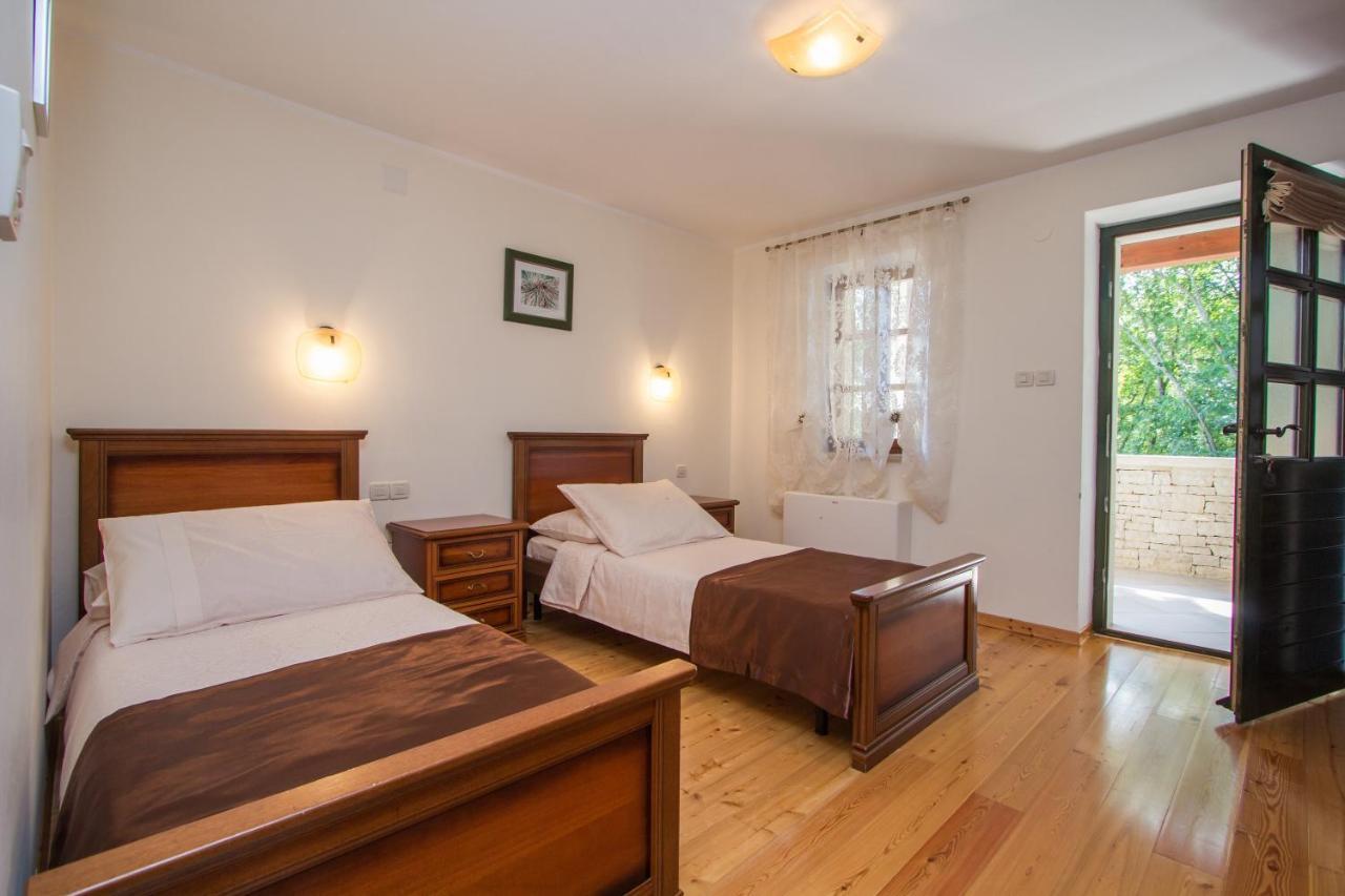 Villa Kringa Tinjan Kültér fotó