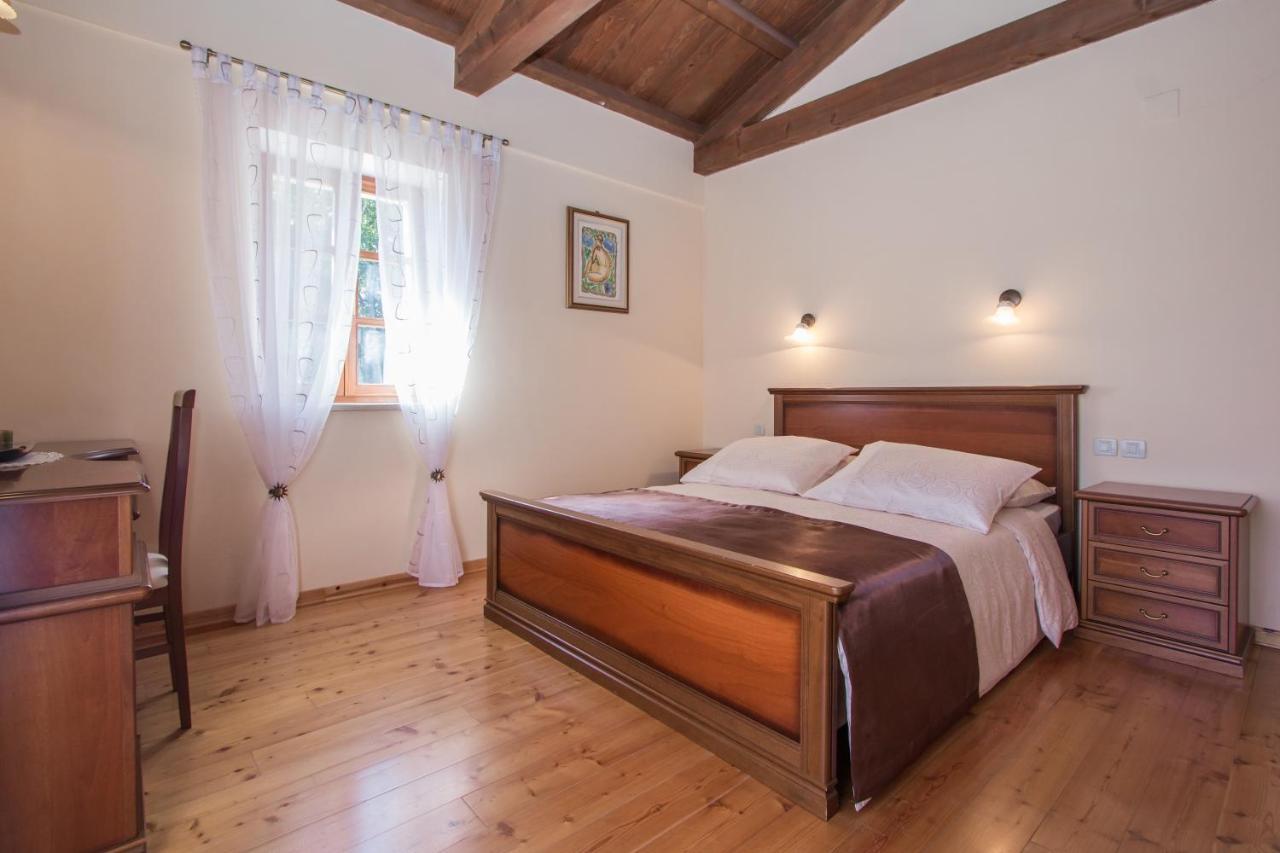Villa Kringa Tinjan Kültér fotó