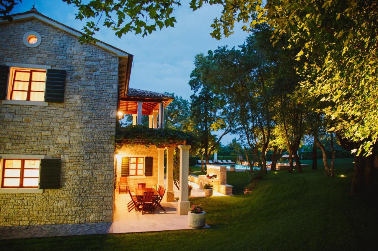 Villa Kringa Tinjan Kültér fotó