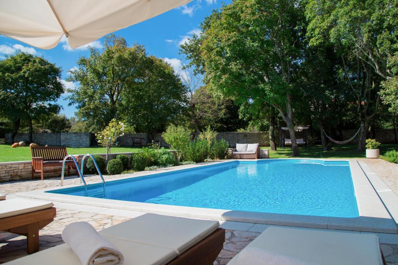 Villa Kringa Tinjan Kültér fotó