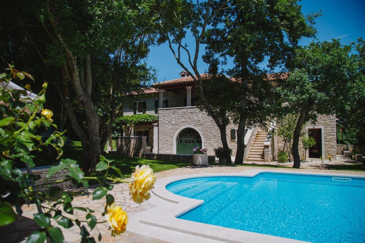 Villa Kringa Tinjan Kültér fotó