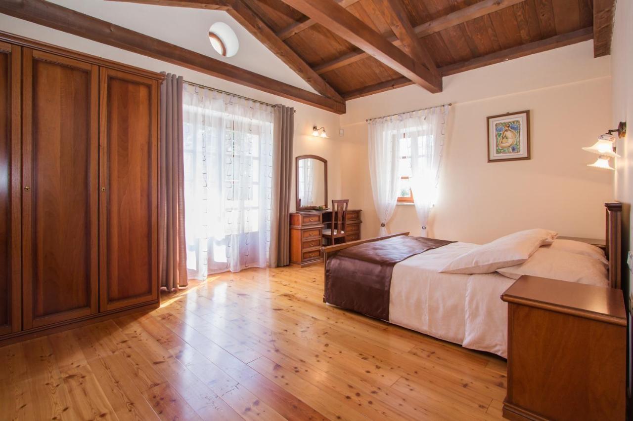 Villa Kringa Tinjan Kültér fotó