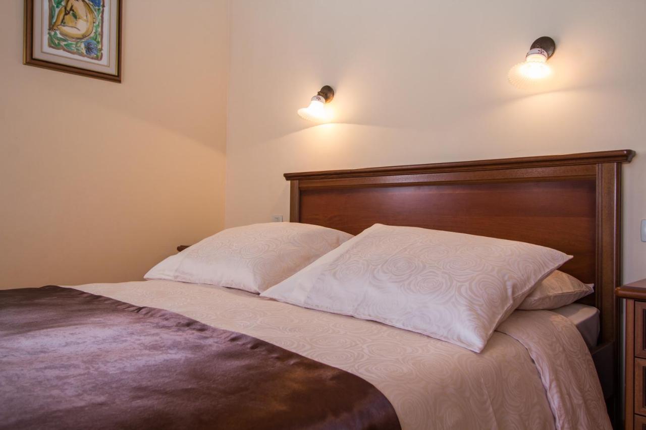 Villa Kringa Tinjan Kültér fotó